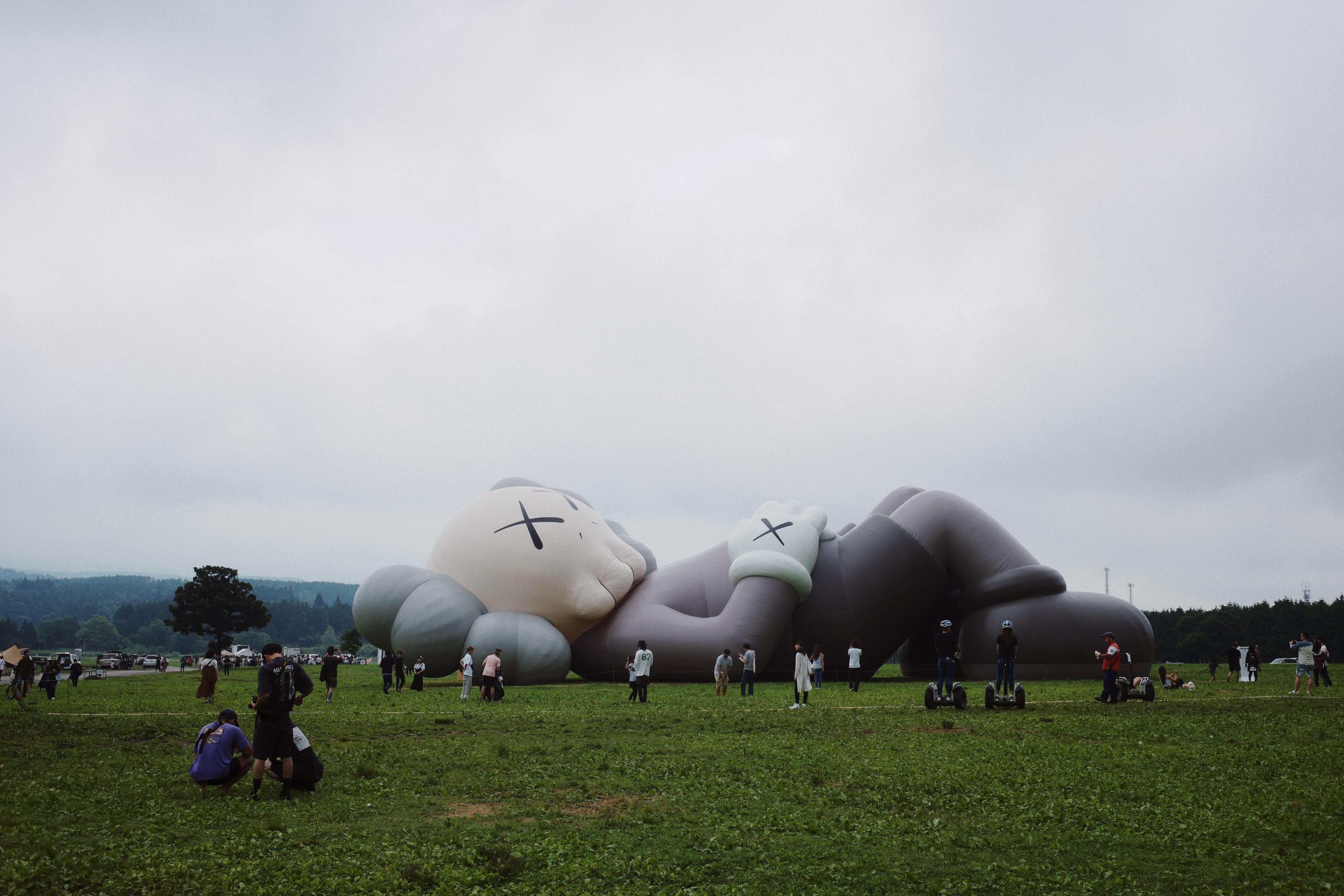 KAWSの巨大アートプロジェクト「KAWS:HOLIDAY」へ。_image1